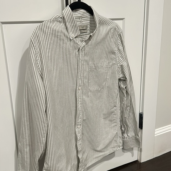 Mango MNG XS Button Down - purchased in Europe - Picture 3 of 4